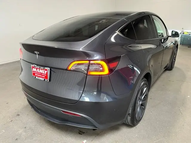 2024 Tesla Model Y Long Range Rear Wheel Drive photo 3