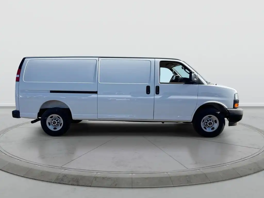 2025 GMC Savana 2500 Ext WB's photo