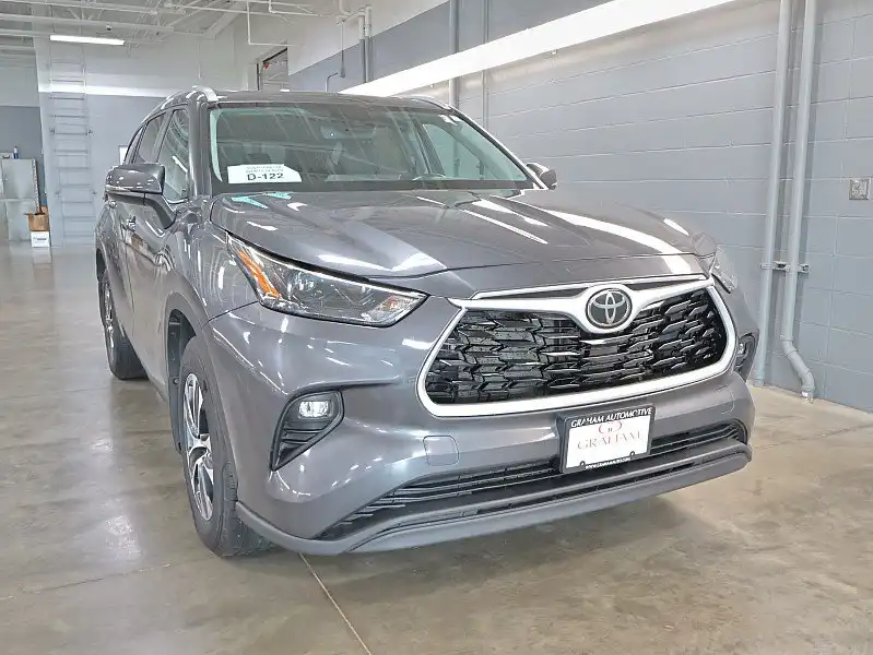 2024 Toyota Highlander XLE AWD's photo