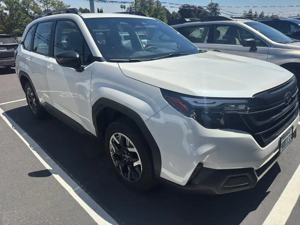 2025 Subaru Forester Base's photo