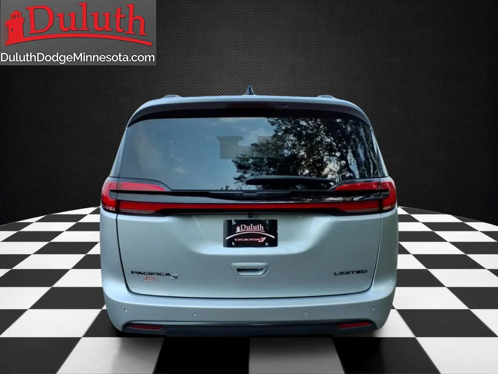 2026 Chrysler Pacifica Limited photo 4