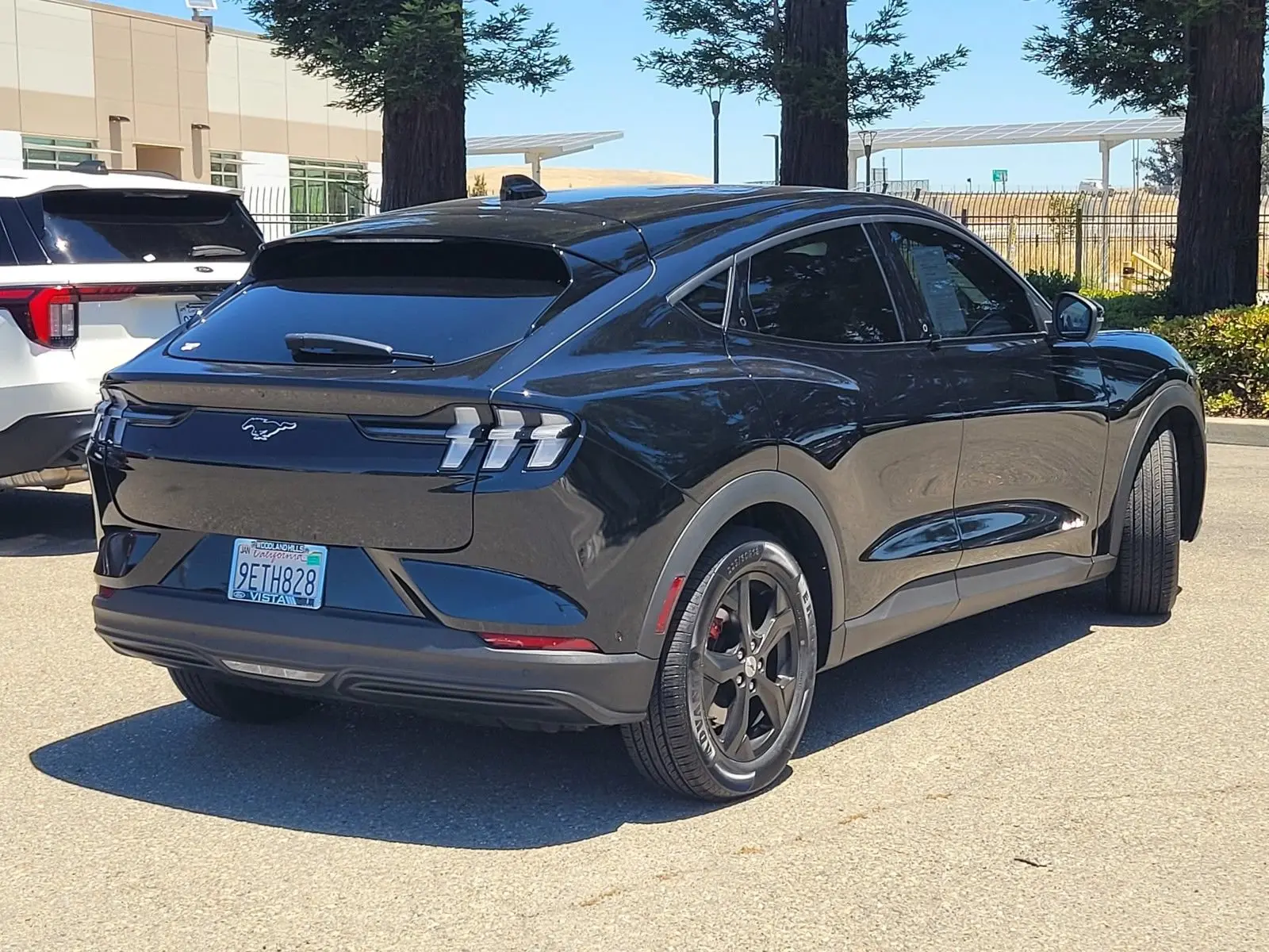 2023 Ford Mustang-Mach-e Select photo 4