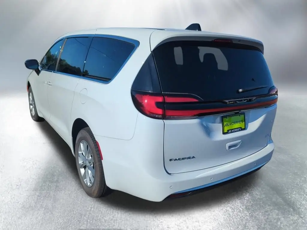 2027 Chrysler Pacifica Select AWD photo 4