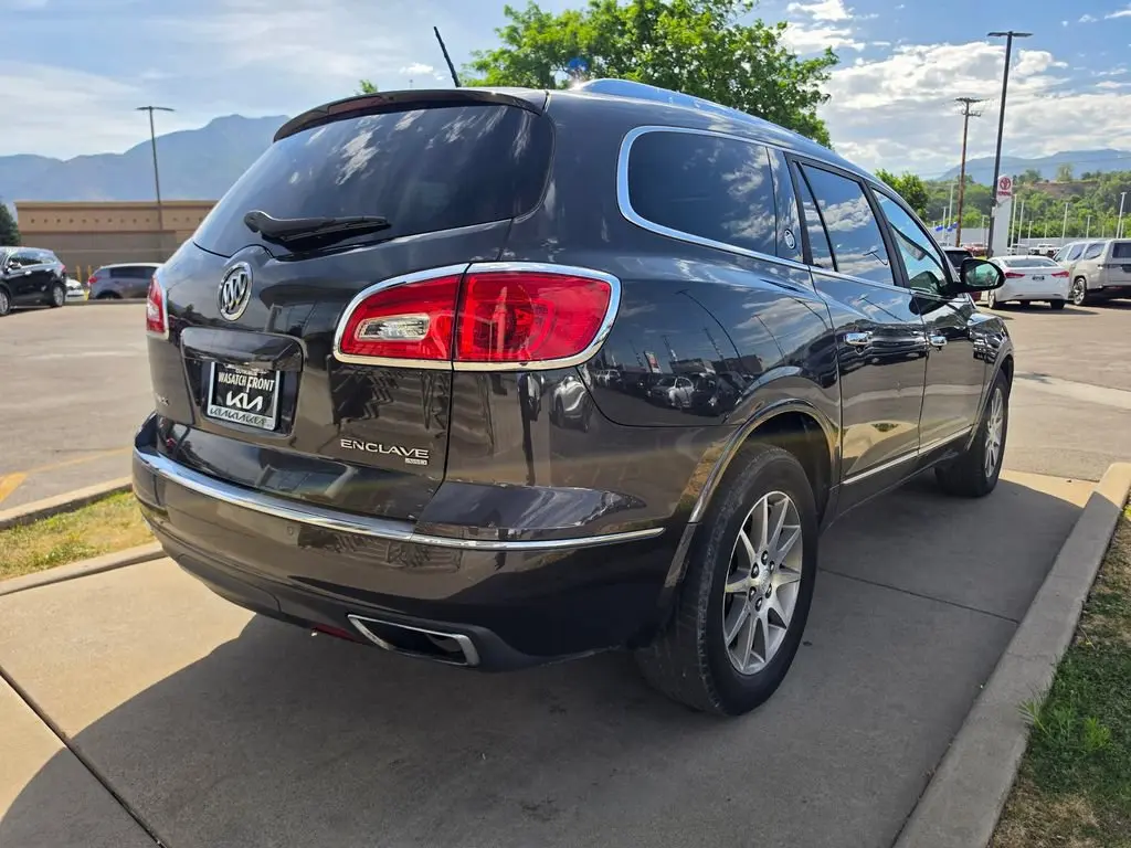2017 Buick Enclave Leather AWD photo 5