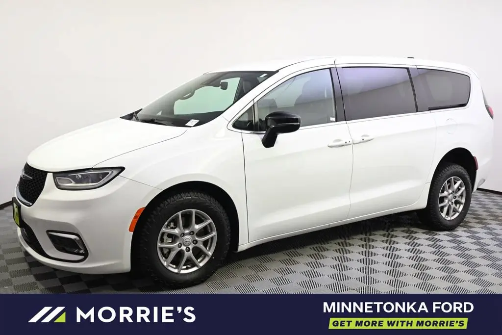 2026 Chrysler Pacifica Select photo 4