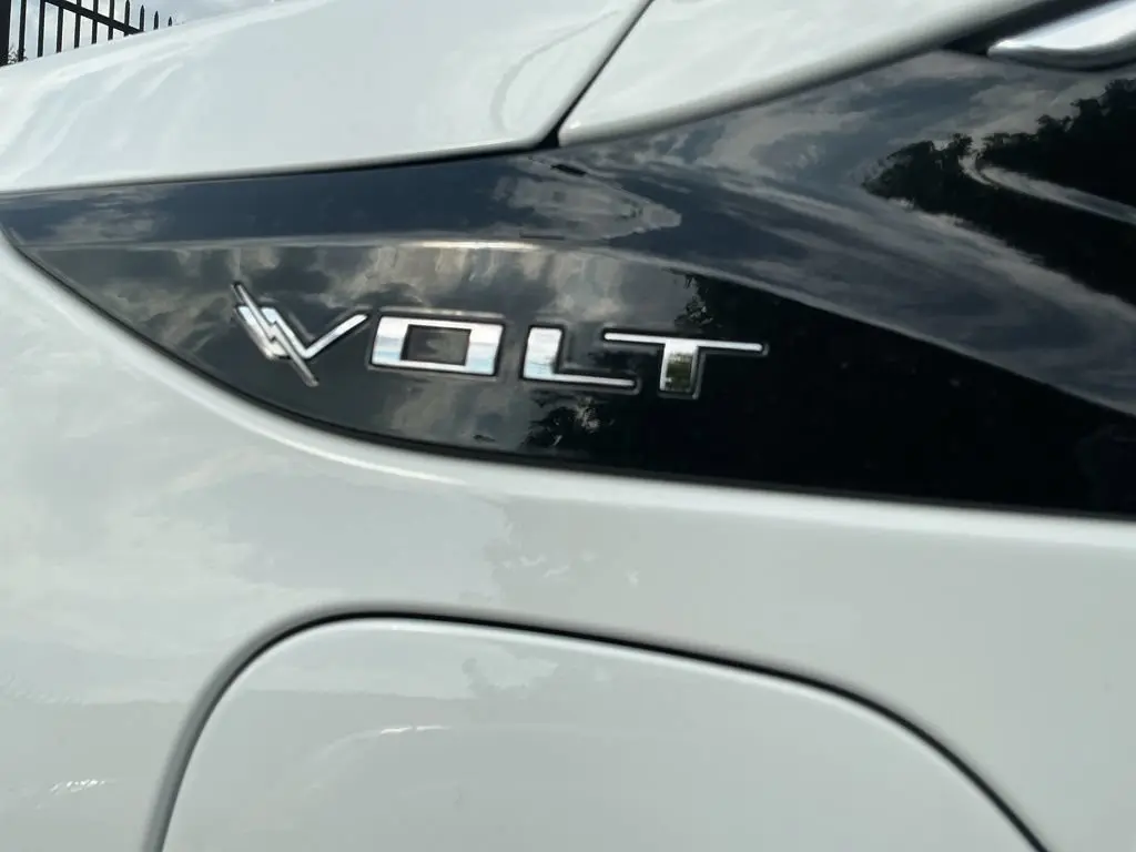 2018 Chevrolet Volt LT photo 4