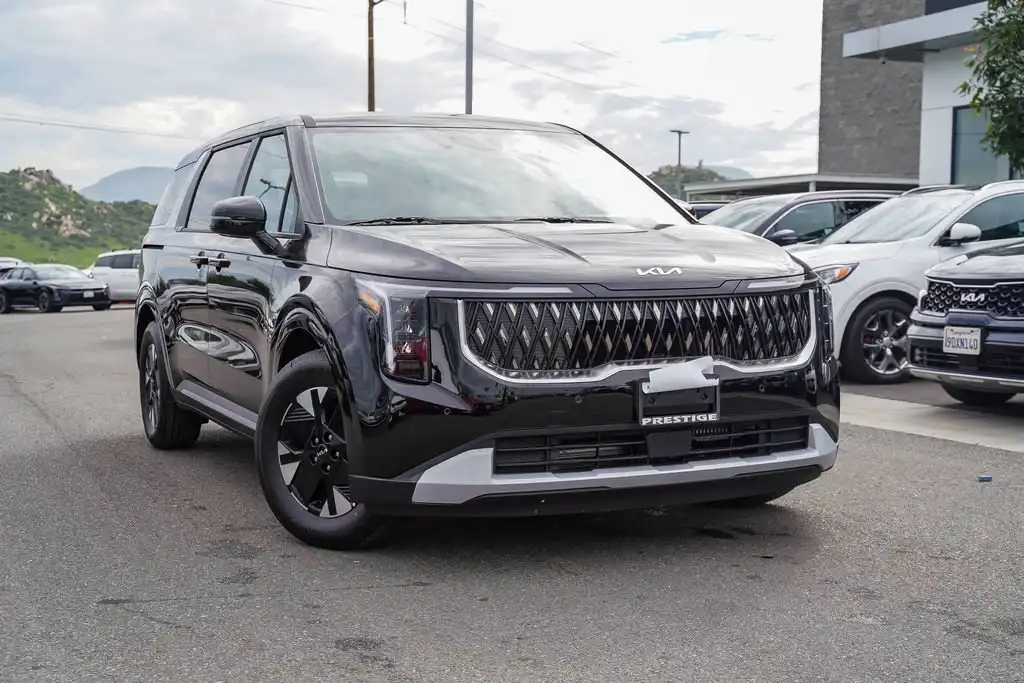 2026 Kia Sedona LXS HEV's photo