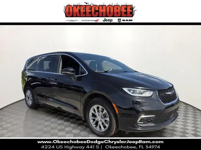 2025 Chrysler Pacifica Select AWD's photo