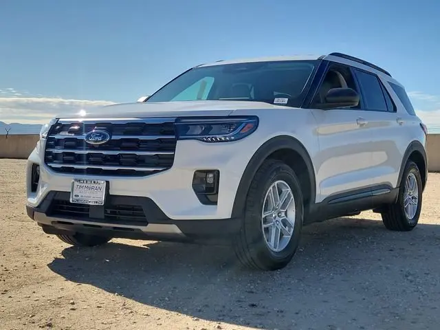 2026 Ford Explorer Active photo 5
