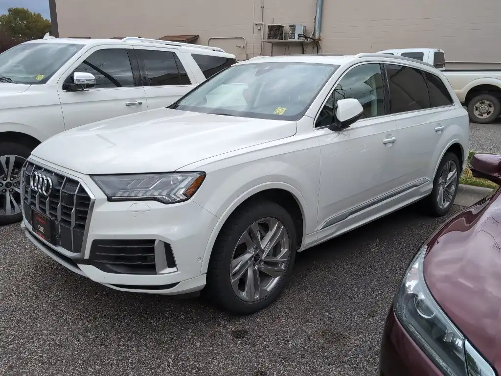 2023 Audi Q7 55 Premium Plus quattro Tiptronic's photo