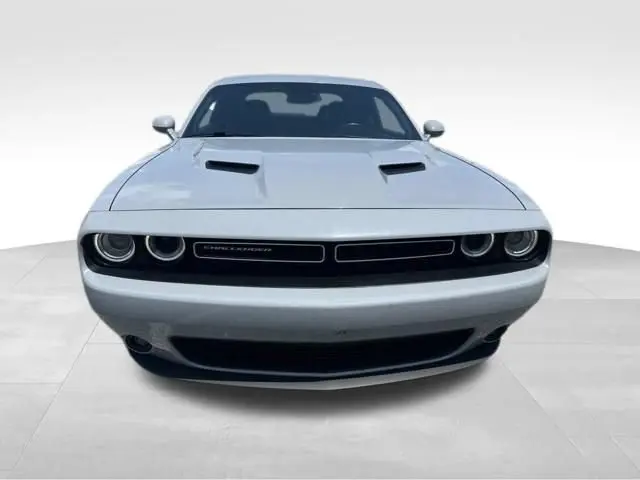 2021 Dodge Challenger SXT Auto photo 5