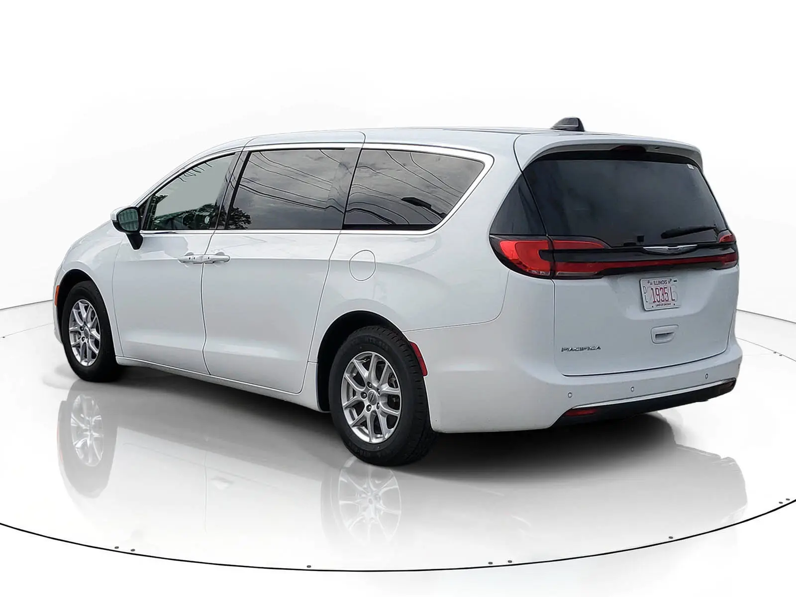 2023 Chrysler Pacifica Touring L photo 3