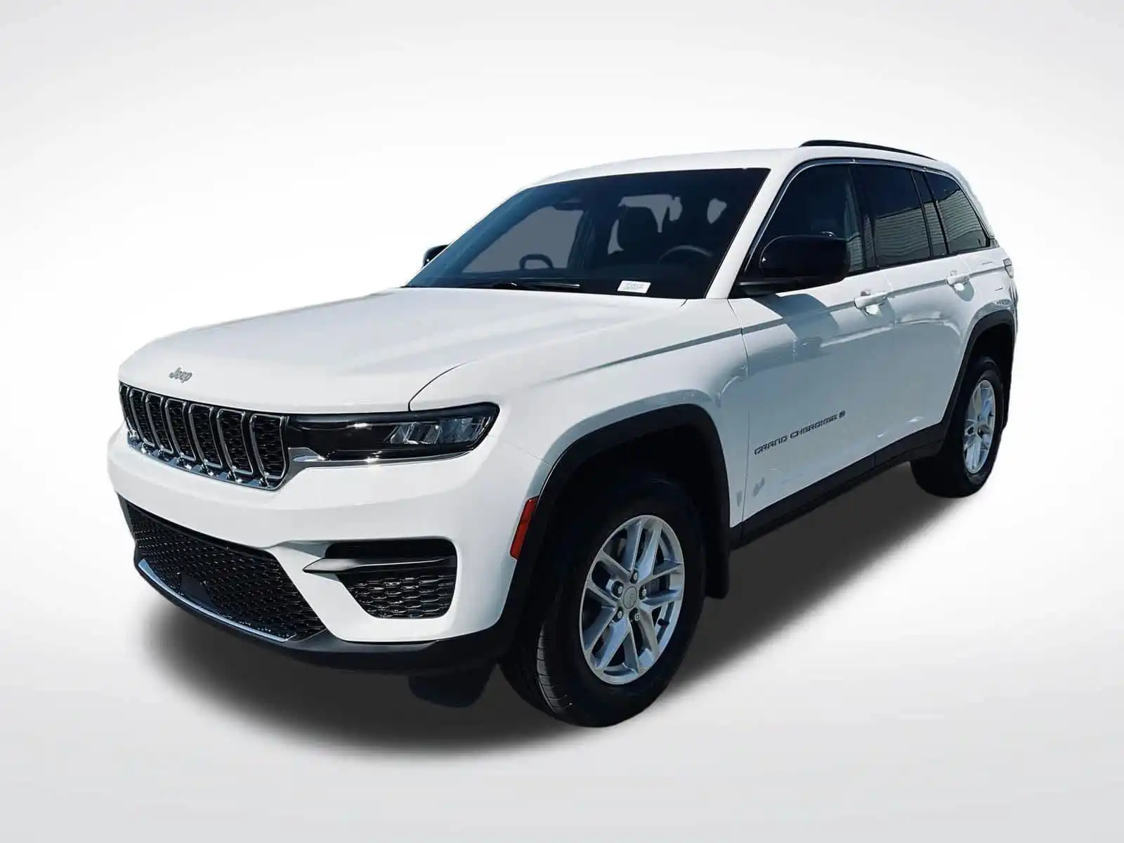 2026 Jeep Grand Cherokee Laredo X 4WD's photo