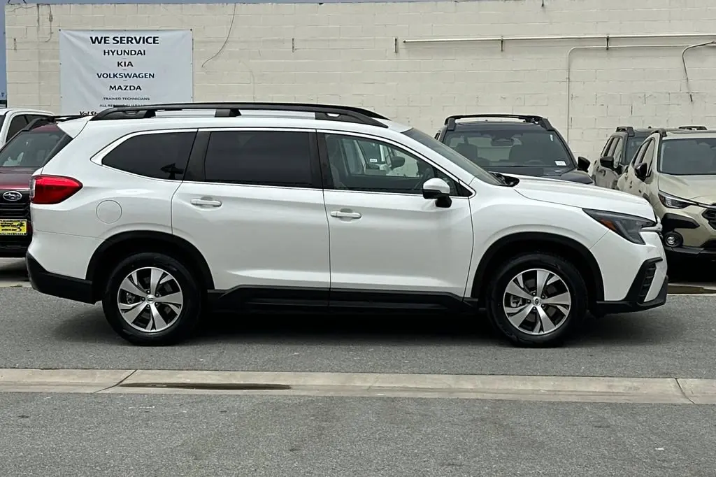 2023 Subaru Ascent Premium 7 Passenger photo 3
