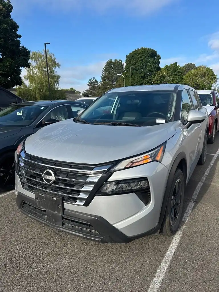 2025 Nissan Rogue SV AWD's photo