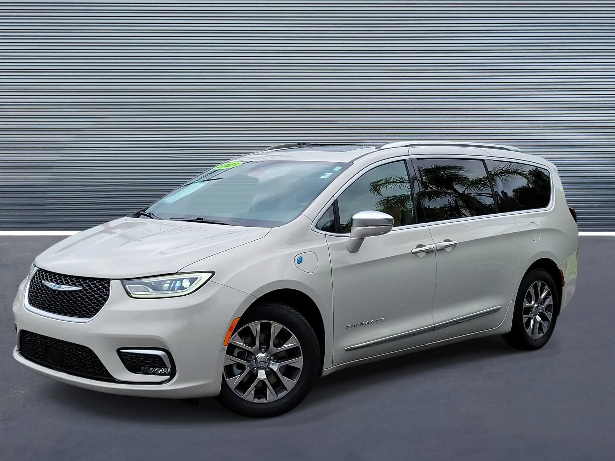 2021 Chrysler Pacifica Hybrid Pinnacle Hybrid's photo