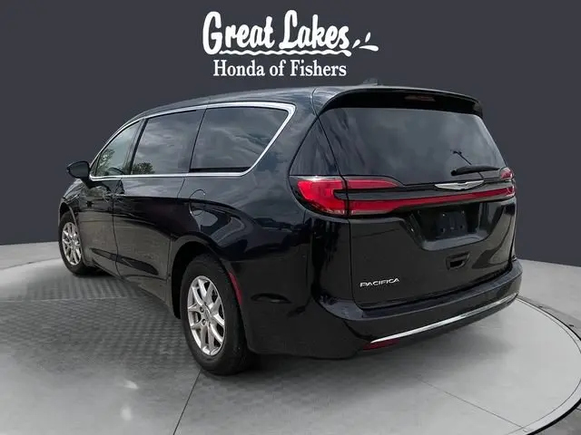 2023 Chrysler Pacifica Touring L photo 4