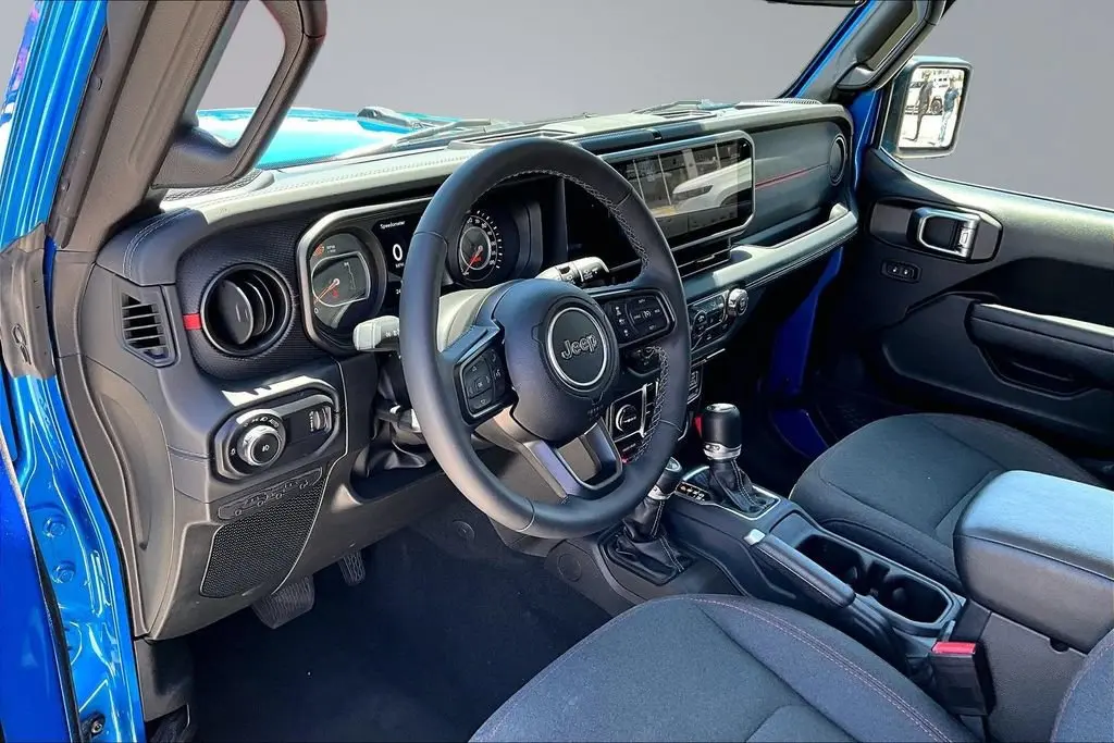 2025 Jeep Wrangler Rubicon photo 4