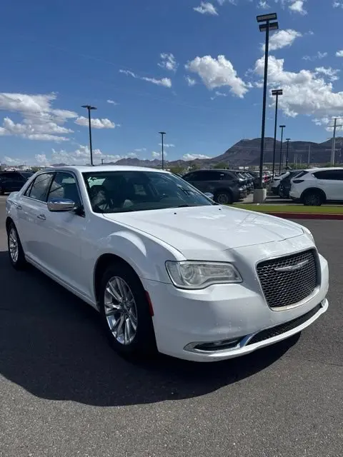 2016 Chrysler 300 C photo 3