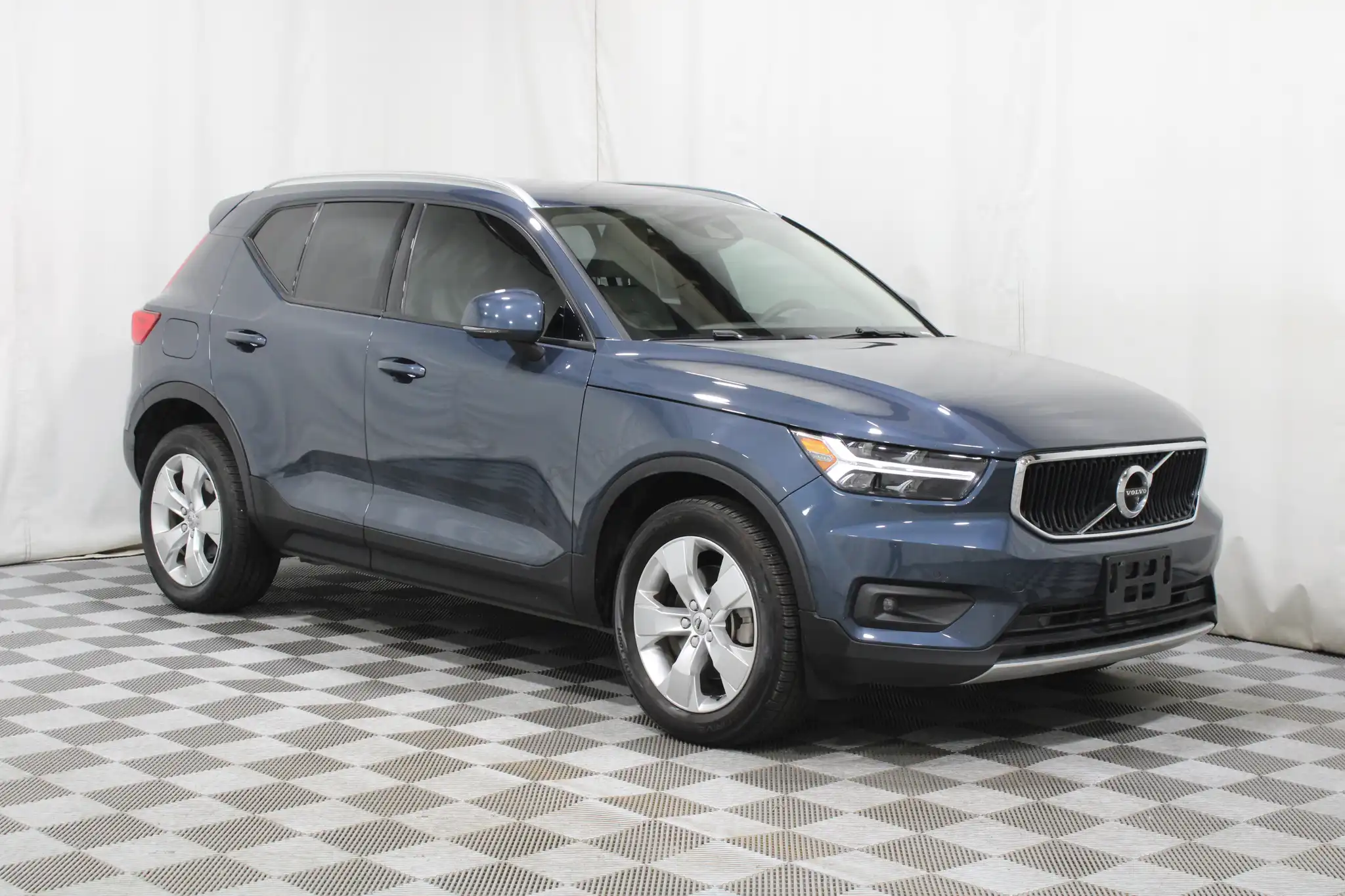 2022 Volvo XC40 T4 Momentum's photo