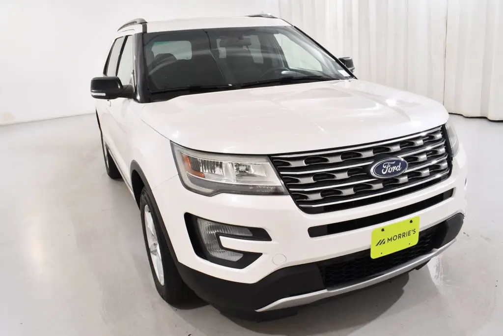 2017 Ford Explorer XLT 4WD photo 4