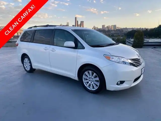 2017 Toyota Sienna XLE V6 AWD 7-Passenger's photo
