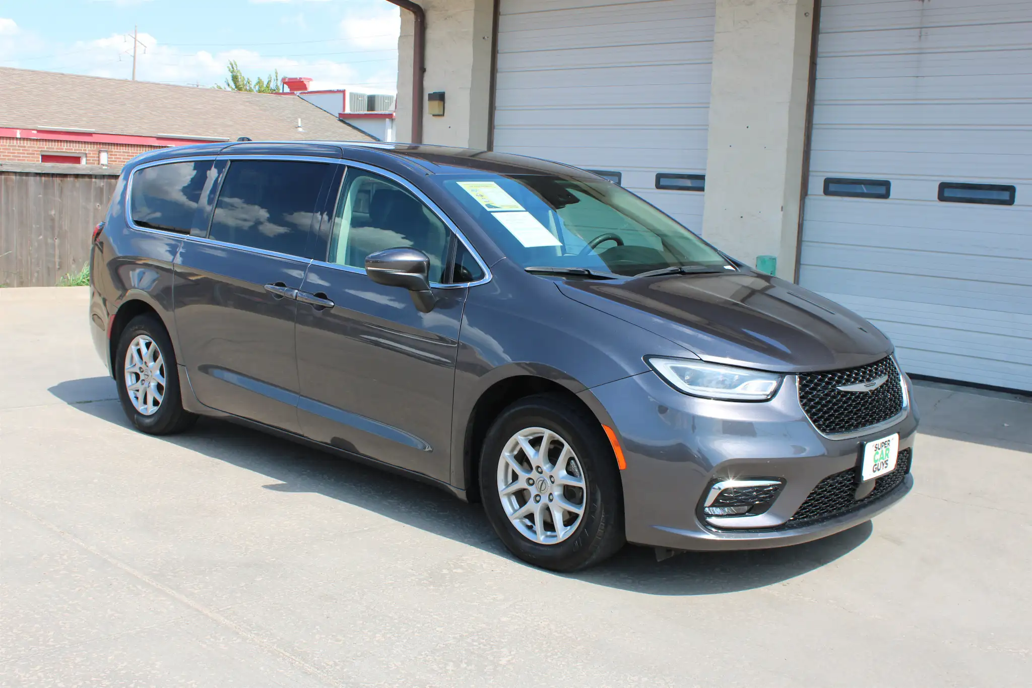 2023 Chrysler Pacifica Touring L's photo