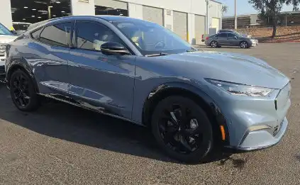 2023 Ford Mustang-Mach-e Premium's photo