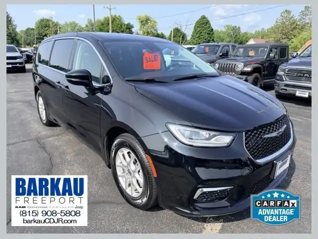2024 Chrysler Pacifica Touring L's photo