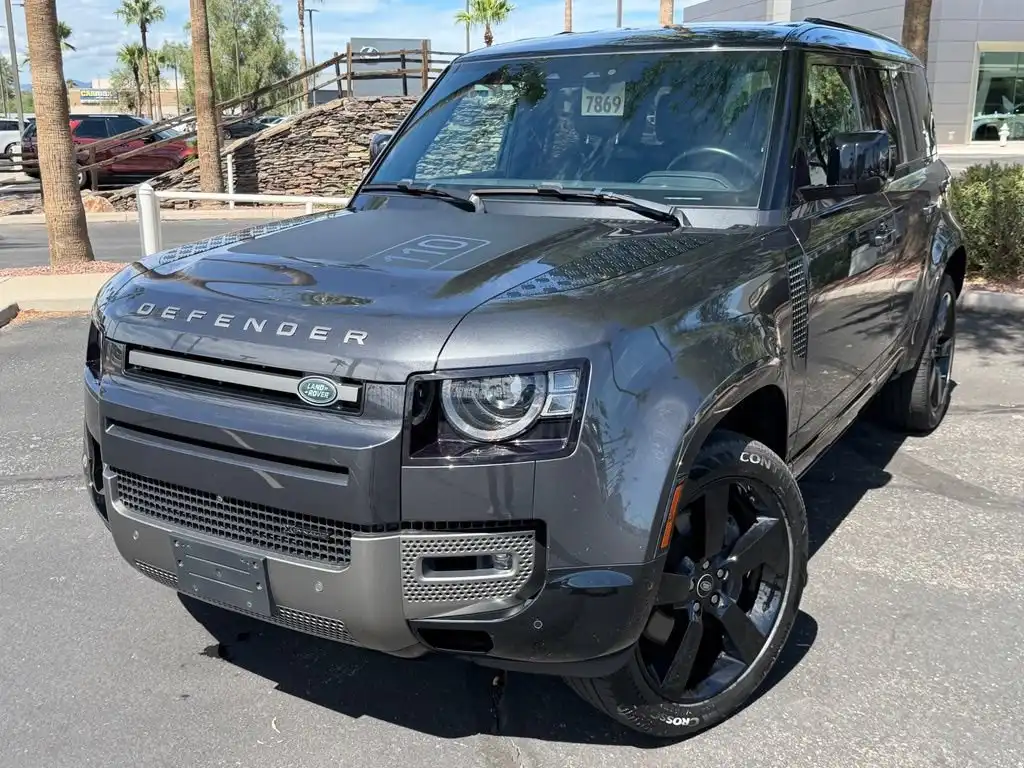 2023 Land Rover Defender X-Dynamic SE's photo