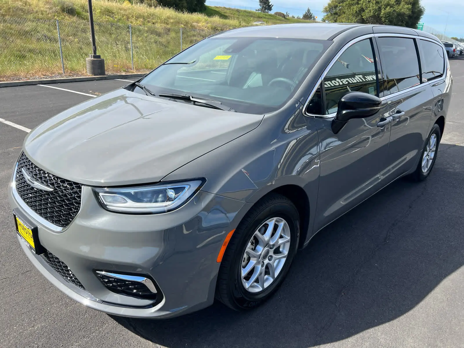 2025 Chrysler Pacifica Select photo 5