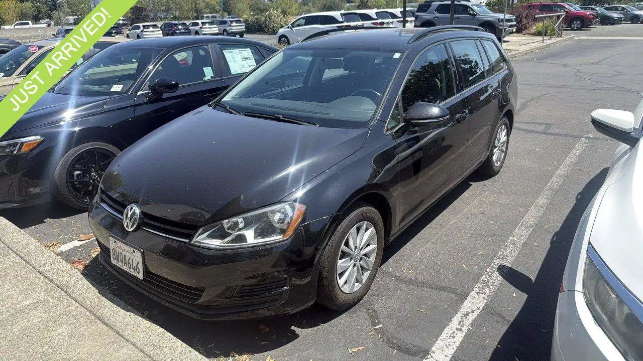 2016 Volkswagen Golf SportWagen TSI S Auto's photo