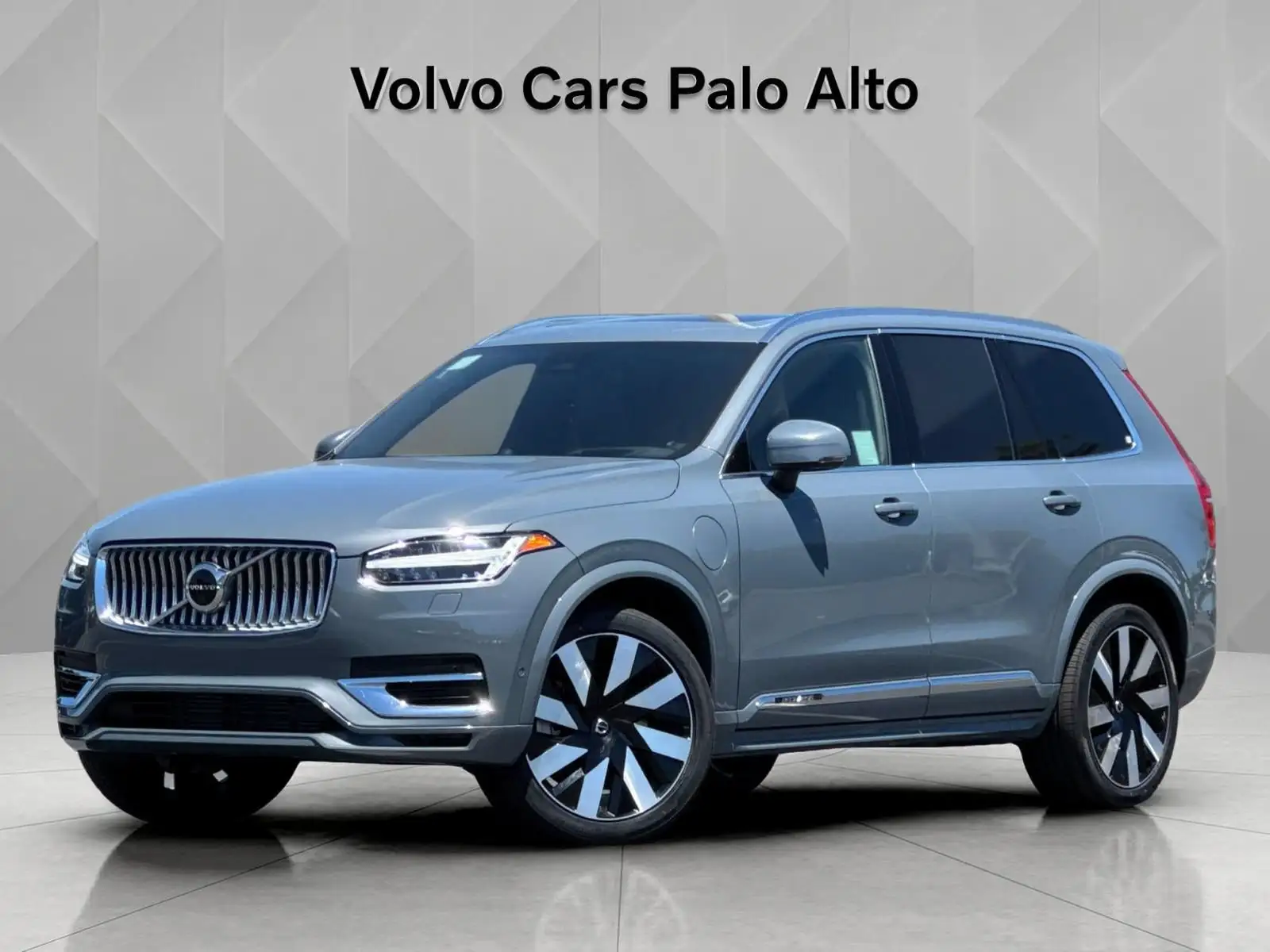 2023 Volvo XC90 T8 Recharge Ultimate Bright Theme 4WD's photo