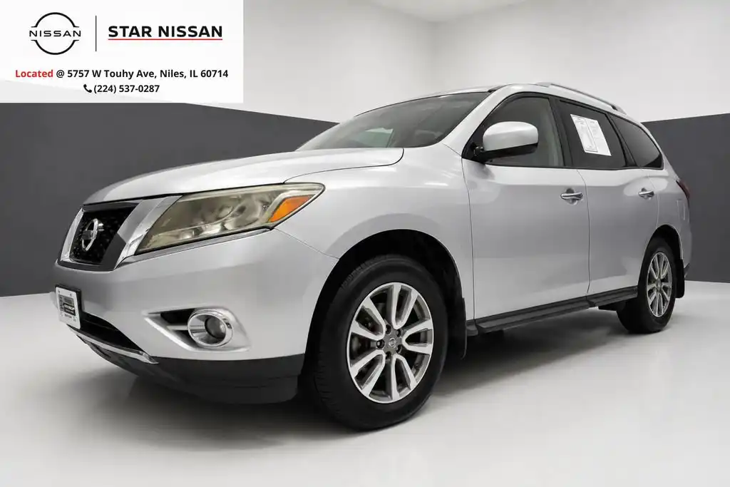 2016 Nissan Pathfinder SV 4WD's photo