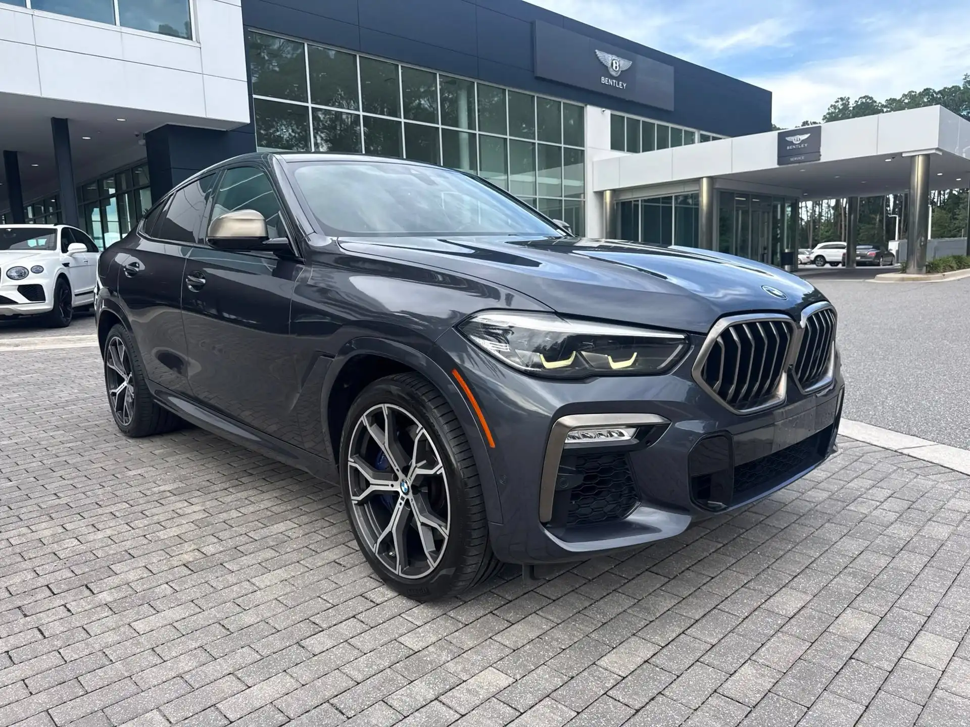 2020 BMW X6 M50i xDrive's photo