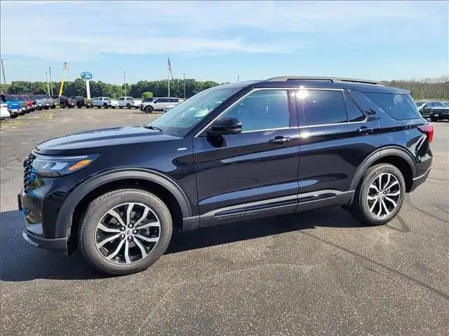 2026 Ford Explorer ST-Line 4WD's photo