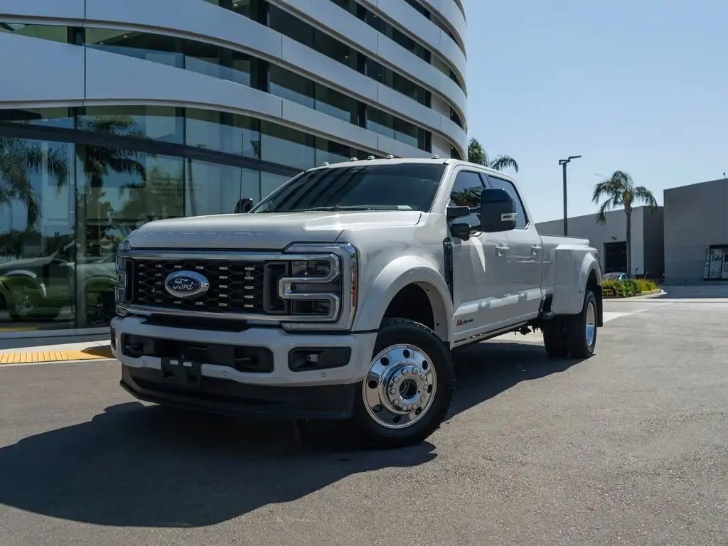2026 Ford F-450 Platinum 4WD Crew Cab DRW 8' Box's photo