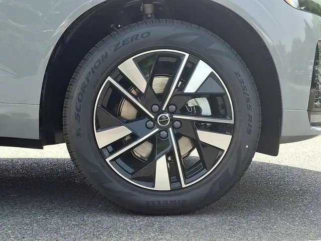 2026 Volvo XC60 B5 Core Dark AWD photo 5