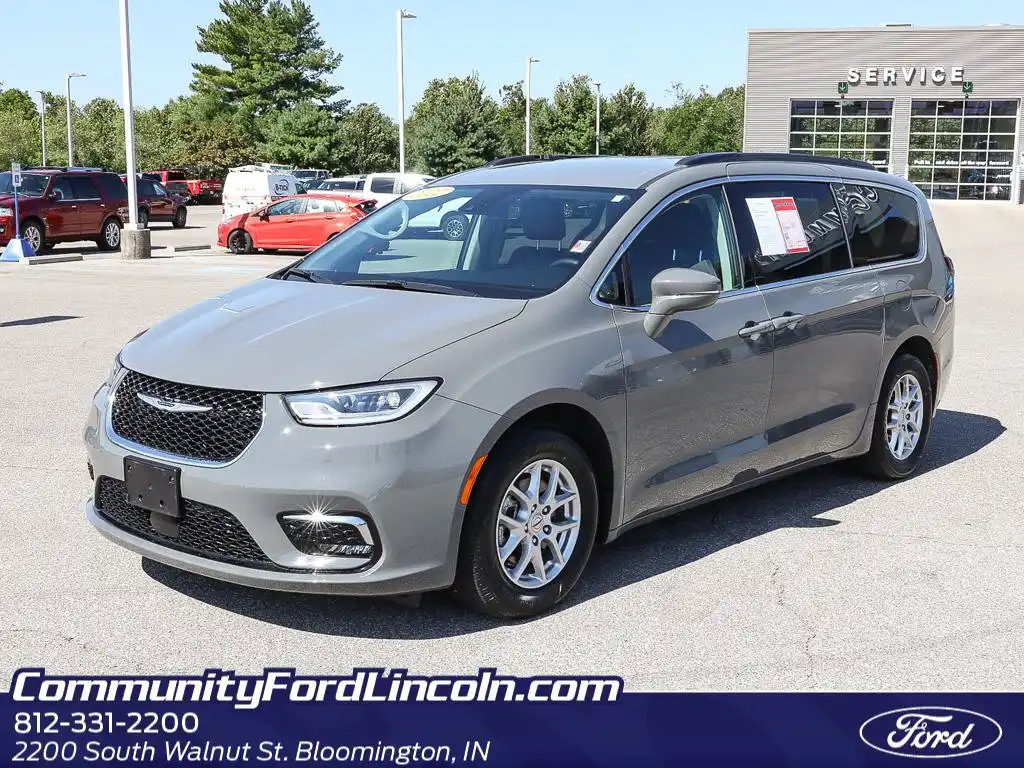 2022 Chrysler Pacifica Touring L's photo