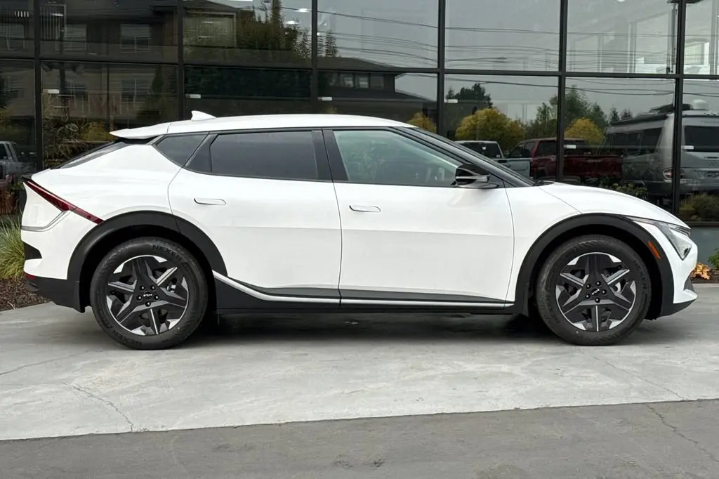 2026 Kia EV6 L Light R photo 3