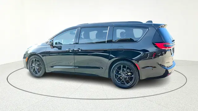 2025 Chrysler Pacifica Limited photo 5