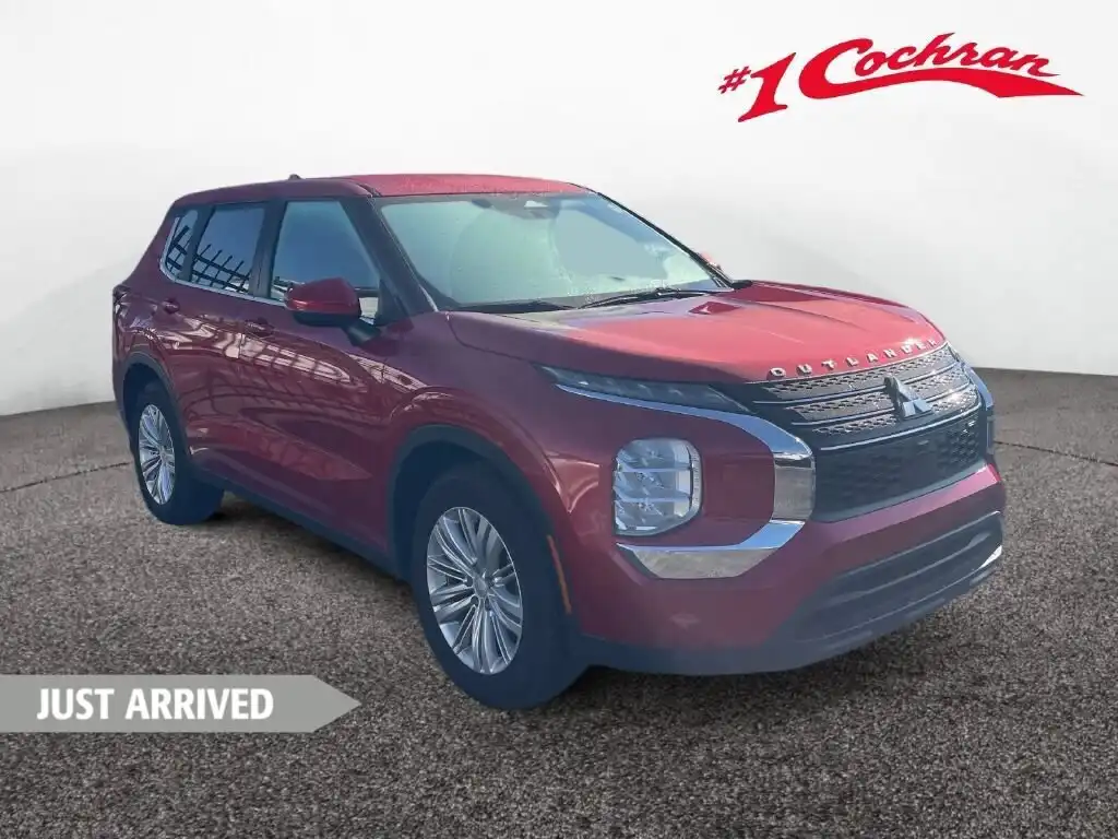 2022 Mitsubishi Outlander ES S-AWC's photo