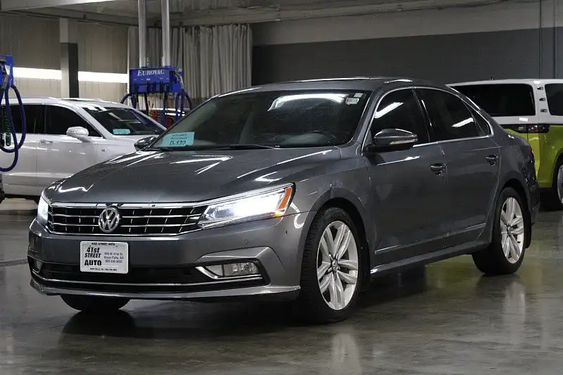 2017 Volkswagen Passat 1.8T SE w/ Technology Auto's photo