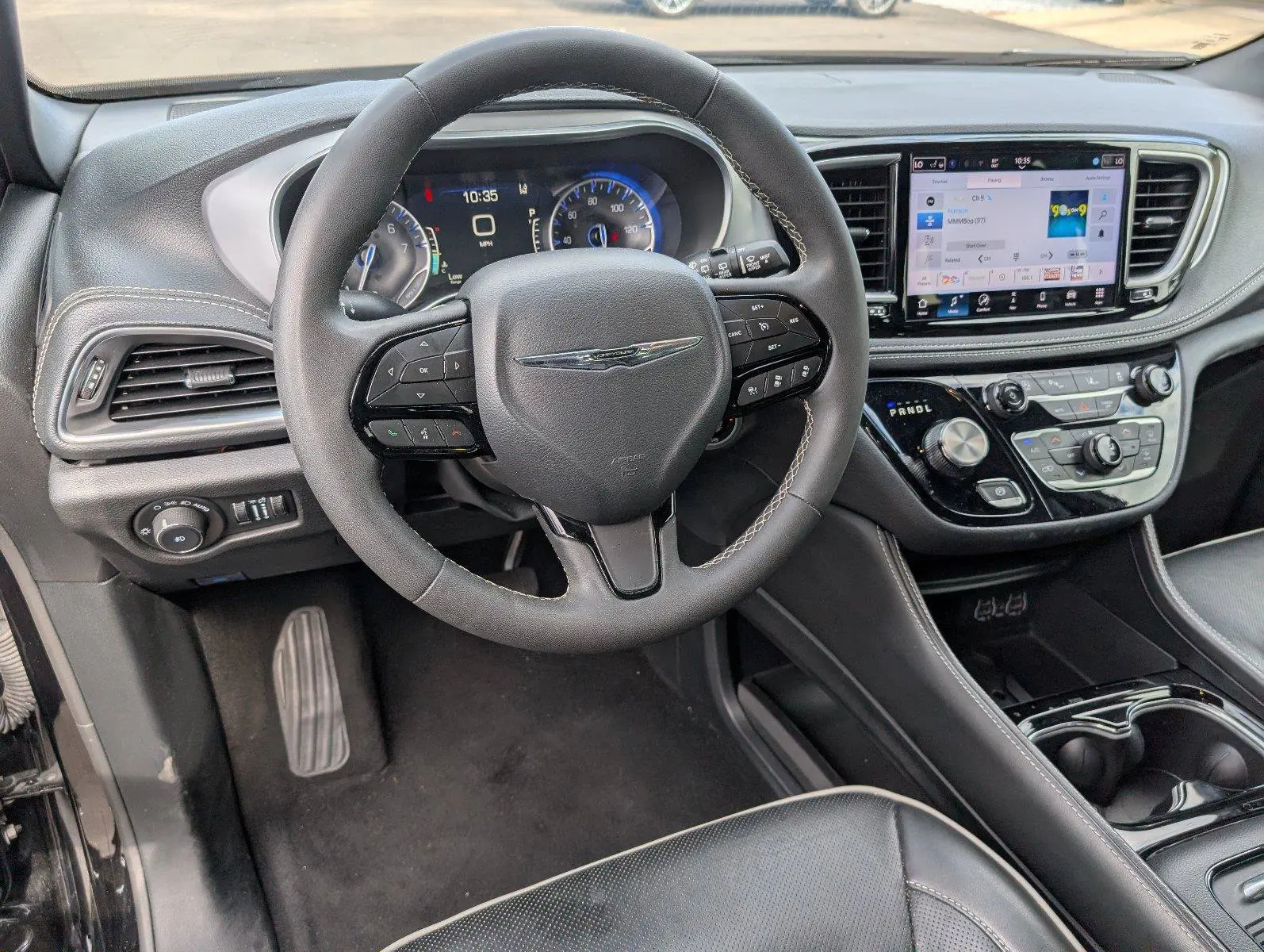 2025 Chrysler Pacifica Limited photo 4