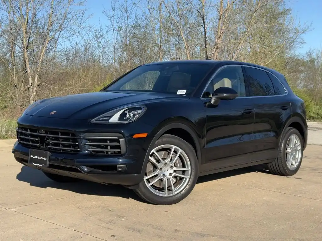 2023 Porsche Cayenne Platinum Edition's photo