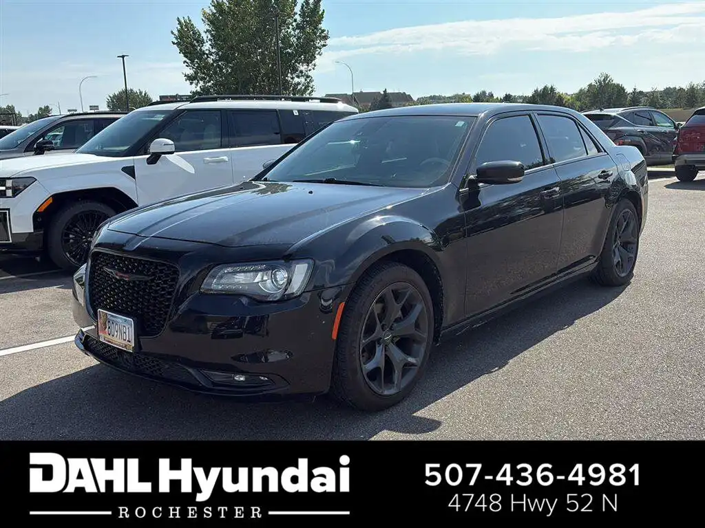 2022 Chrysler 300 S's photo
