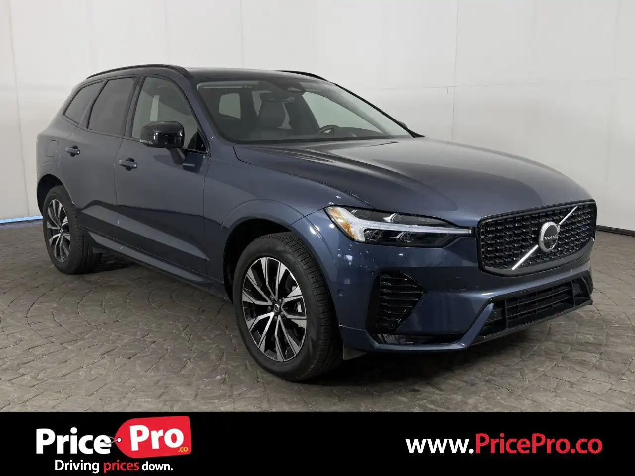 2025 Volvo XC60 B5 Plus Dark AWD's photo