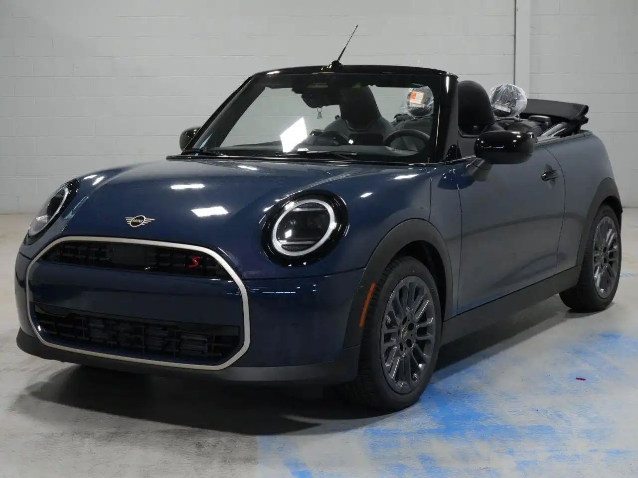 2026 MINI Convertible Cooper S Signature's photo