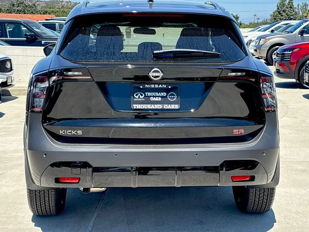 2025 Nissan Kicks 2.0 SR photo 4