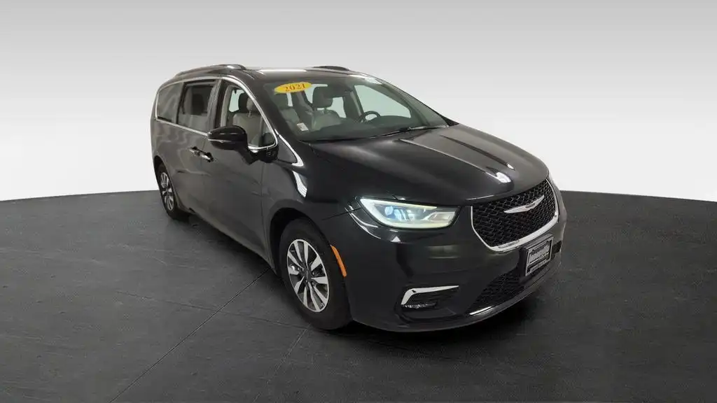 2021 Chrysler Pacifica Touring L's photo